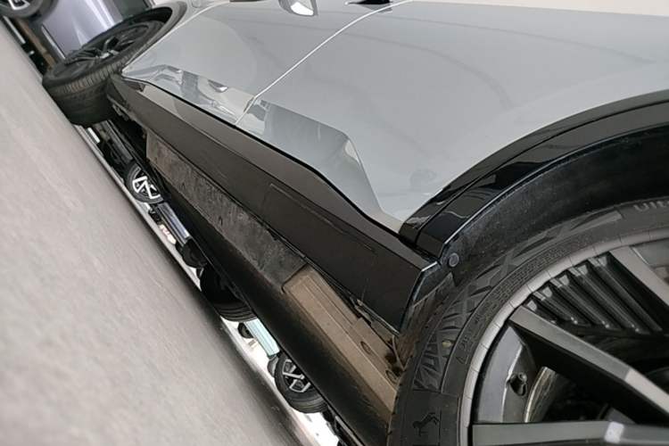 Used Honda e:NS2 2024 Light-Chasing Version Left Side Sill