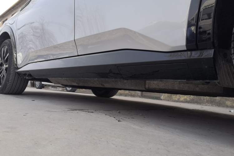Used Honda e:NS2 2024 Light-Chasing Version Left Side Sill