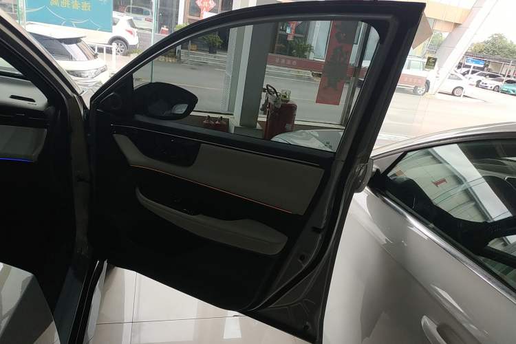 Used Honda e:NS2 2024 Light-Chasing Version Right Front Door Interior