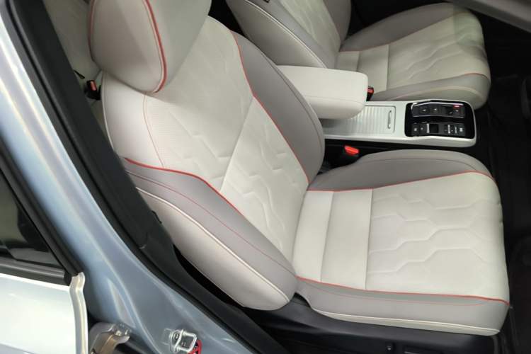 Used Honda e:NS2 2024 Light-Chasing Version Right Front Seat