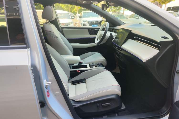Used Honda e:NS2 2024 Light-Chasing Version Right Front Seat