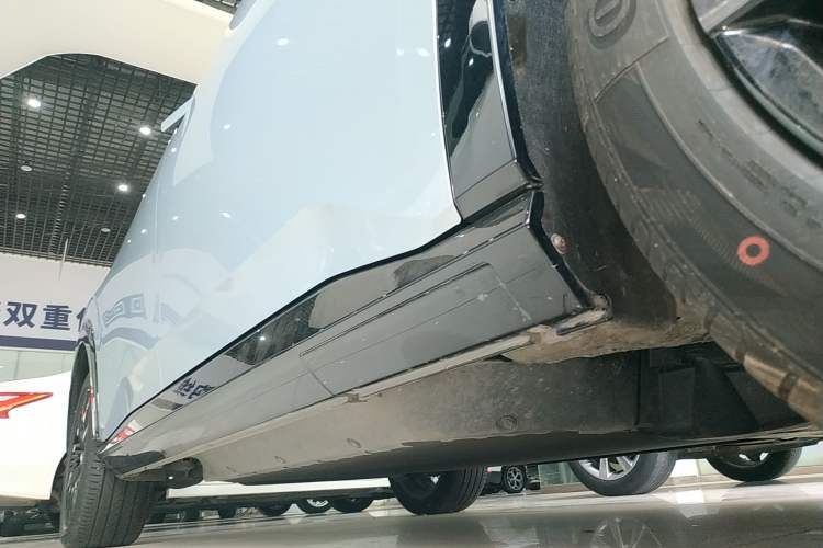 Used Honda e:NS2 2024 Light-Chasing Version Right Side Sill