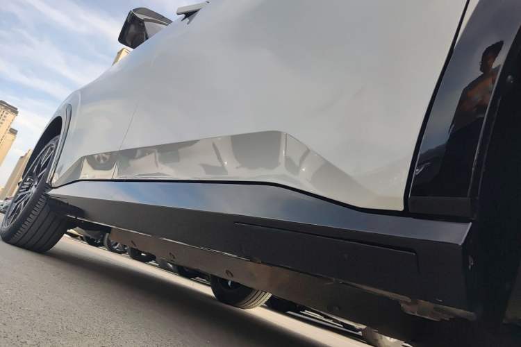 Used Honda e:NS2 2024 Light-Chasing Version Right Side Sill