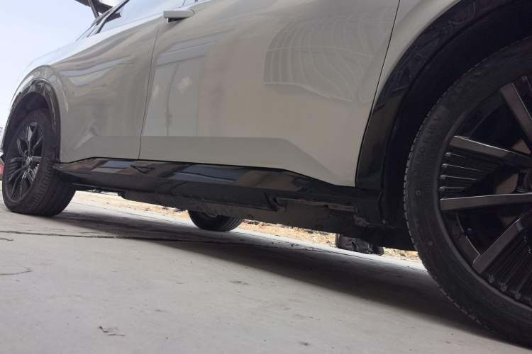Used Honda e:NS2 2024 Light-Chasing Version Right Side Sill