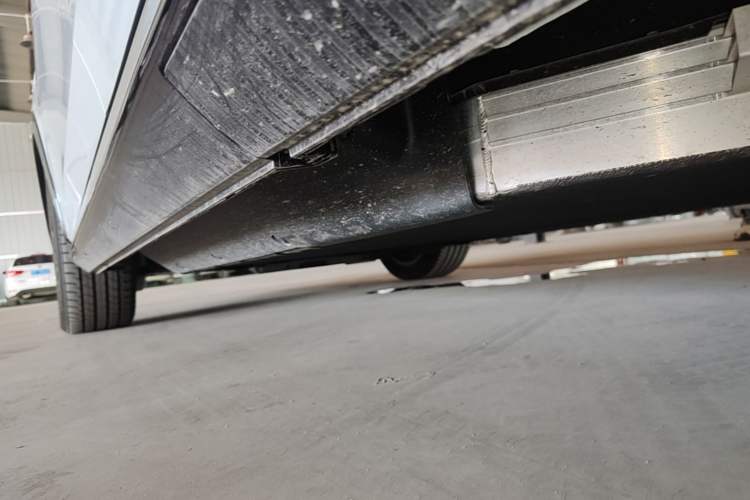 Used Honda e:NS2 2024 Glitter Edition Left Side Sill
