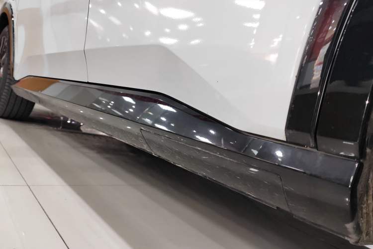 Used Honda e:NS2 2024 Ignite Edition Left Side Sill