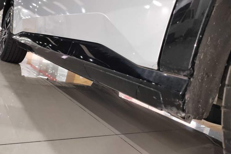Used Honda e:NS2 2024 Ignite Edition Right Side Sill