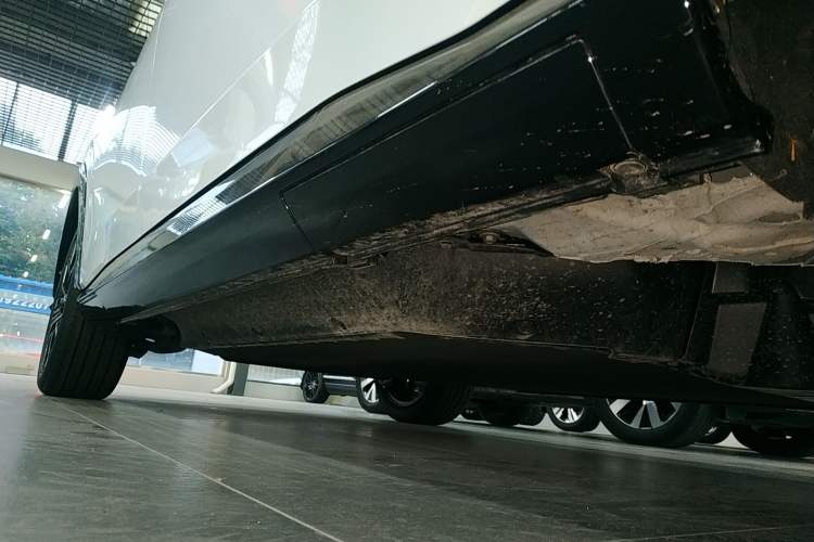 Used Honda e:NS2 2024 Ignite Edition Right Side Sill