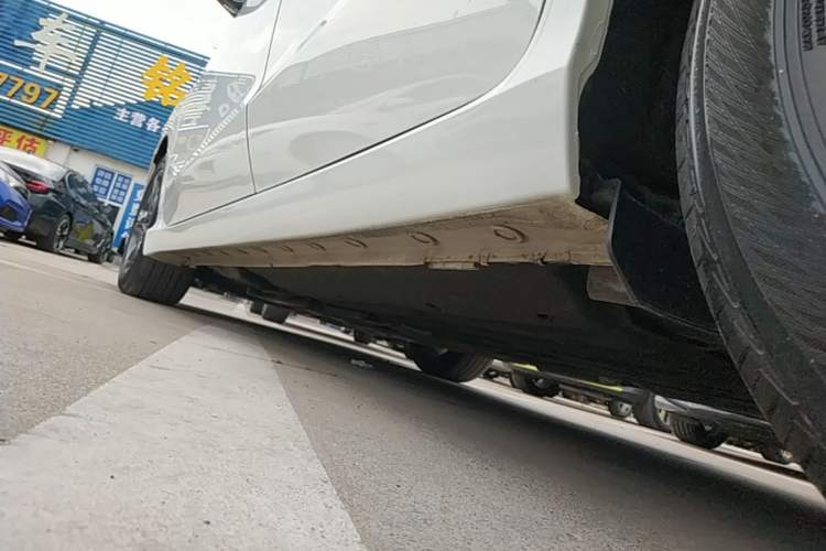 Used Honda Envix 2019 180TURBO CVT Prestige Edition China VI Left Side Sill