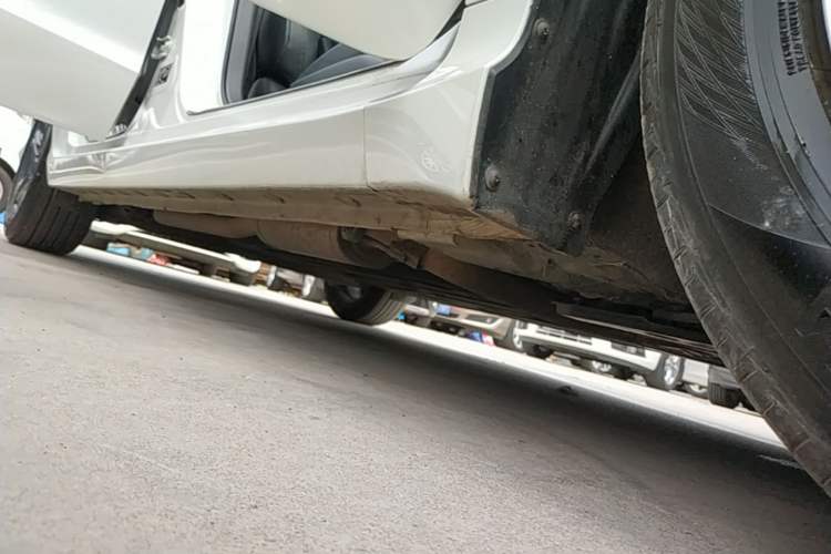 Used Honda Envix 2019 180TURBO CVT Prestige Edition China VI Right Side Sill