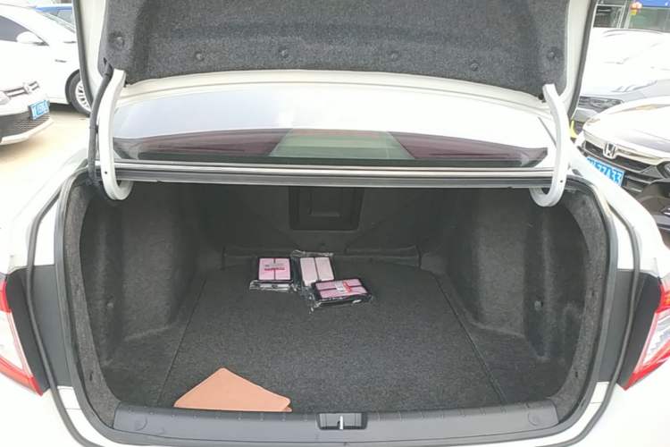 Used Honda Envix 2019 180TURBO CVT Prestige Edition China VI Trunk