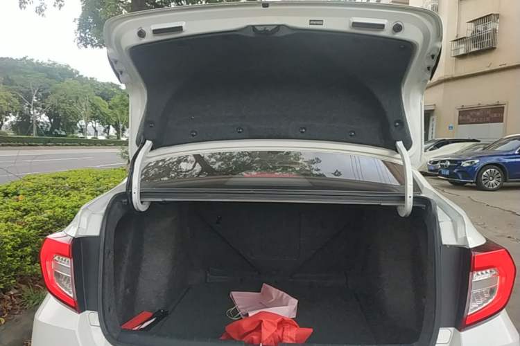 Used Honda Envix 2019 180TURBO CVT Enjoyment Edition China VI Trunk