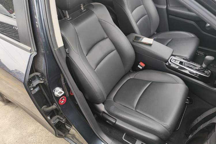 Used Honda Envix 2022 180TURBO CVT Comfort Version Right Front Seat