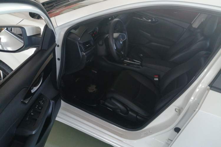 Used Honda Envix 2022 180TURBO CVT Comfort Version Interior 3