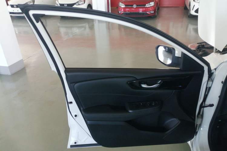 Used Honda Envix 2022 180TURBO CVT Comfort Version Interior 7