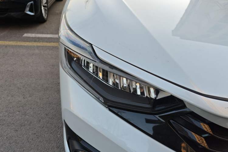 Used Honda Envix 2022 Lingpai Hybrid 1.5L Pure Comfort Version Right Front Headlight