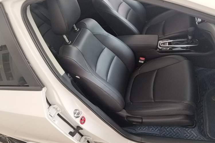 Used Honda Envix 2022 180TURBO CVT Enjoy Edition Right Front Seat
