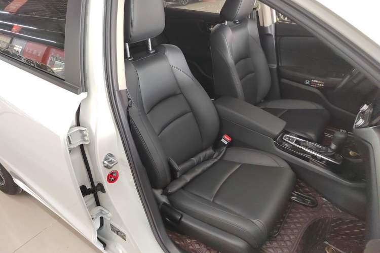 Used Honda Envix 2022 180TURBO CVT Comfort Version Right Front Seat