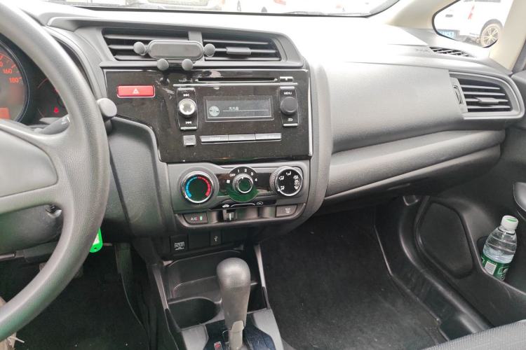 Used Honda Fit 2014 1.5L LX CVT Comfort Model Center Console