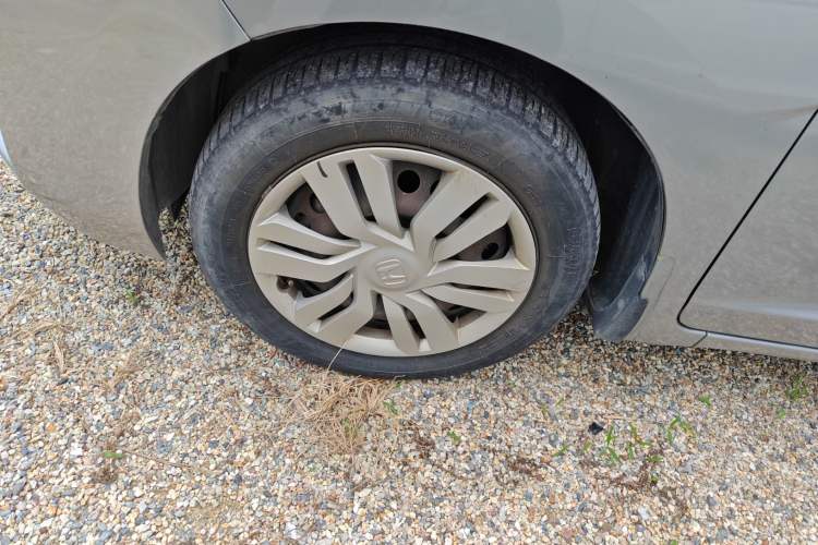 Used Honda Fit 2014 1.5L LX CVT Comfort Model Left Front Wheel Hub