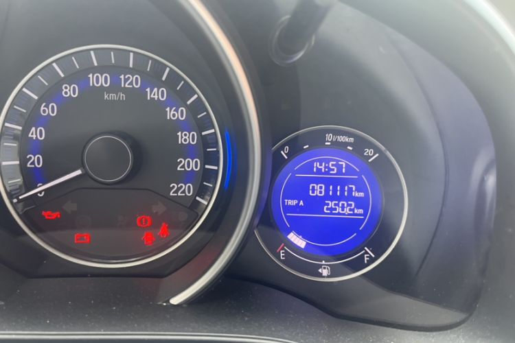 Used Honda Fit 2014 1.5L SE CVT Fashion Model Odometer Close Up