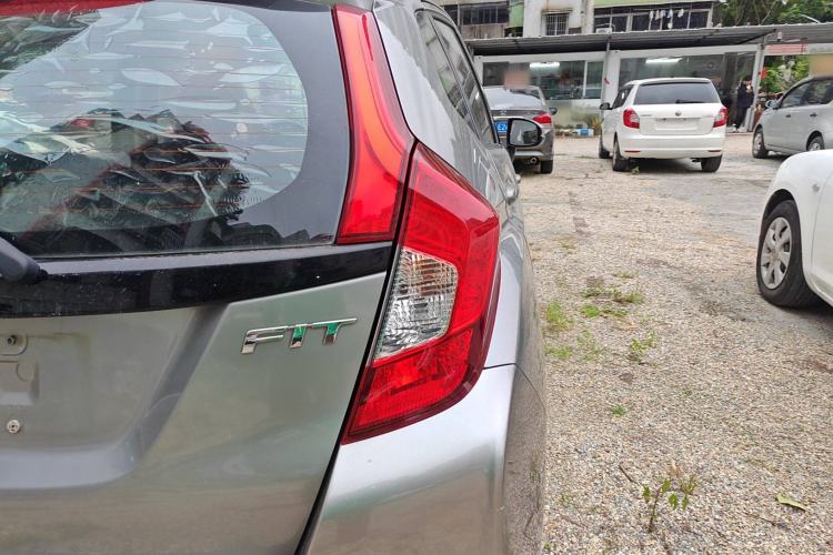 Used Honda Fit 2014 1.5L LX CVT Comfort Model Right Rear Taillight
