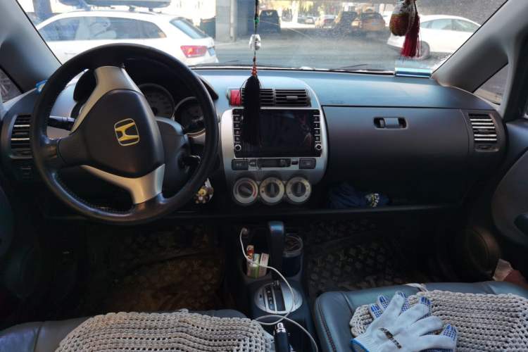 Used Honda Fit 2004 1.5L CVT Center Console