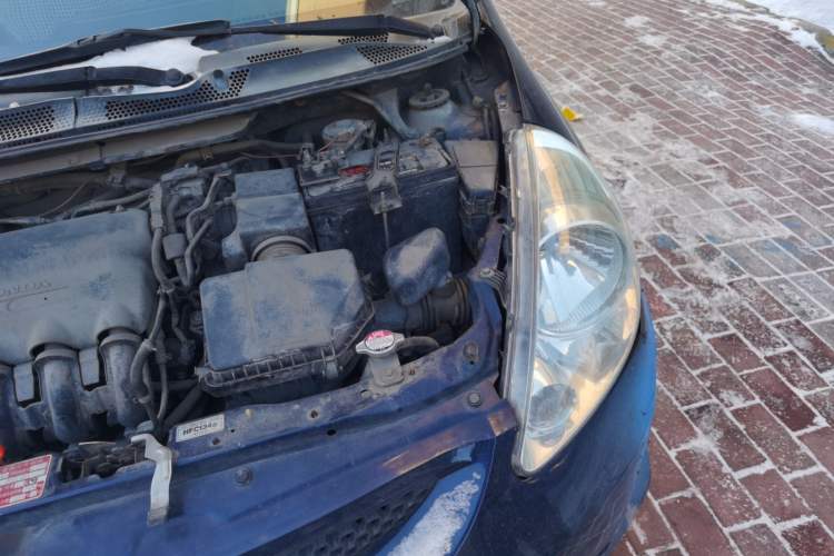 Used Honda Fit 2004 1.5L CVT Engine Bay Left