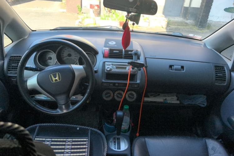 Used Honda Fit 2004 1.5L CVT Center Console