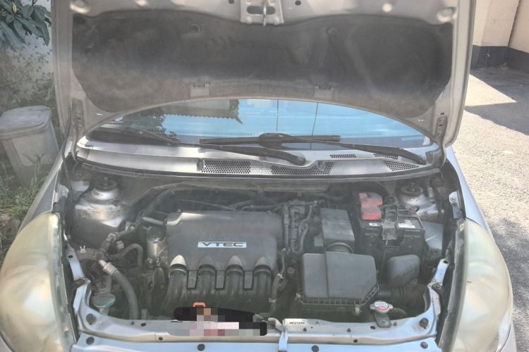 Used Honda Fit 2004 1.5L CVT Engine Bay