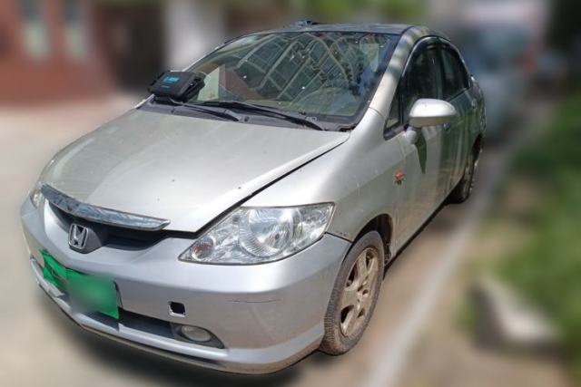 Ojetý Honda Fit 2004 sedan 1.5L manual transmission