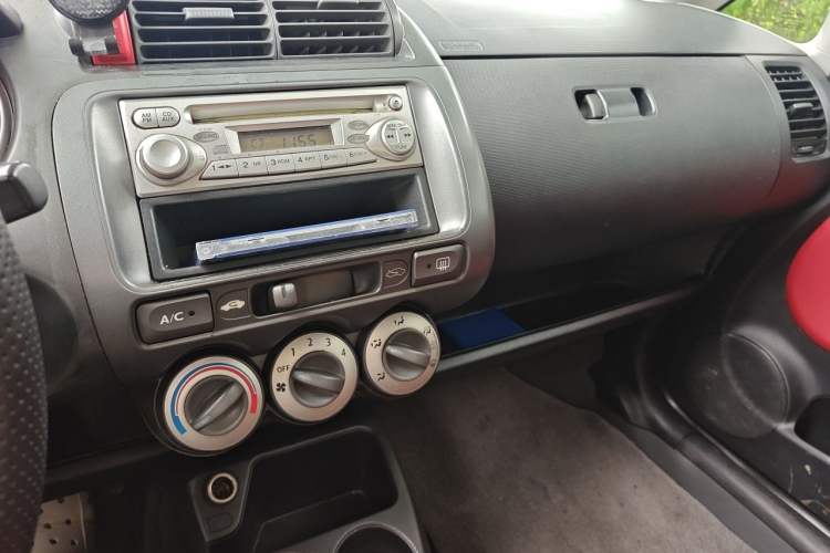 Used Honda Fit 2004 1.3L manual Audio And AC Panel