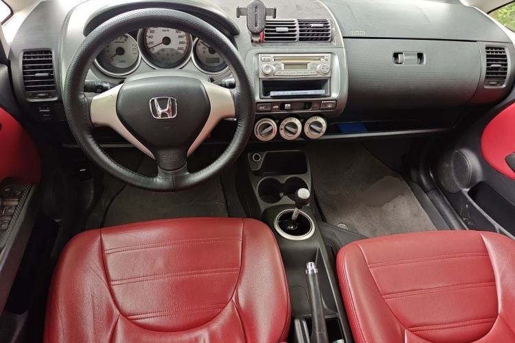 Used Honda Fit 2004 1.3L manual Center Console