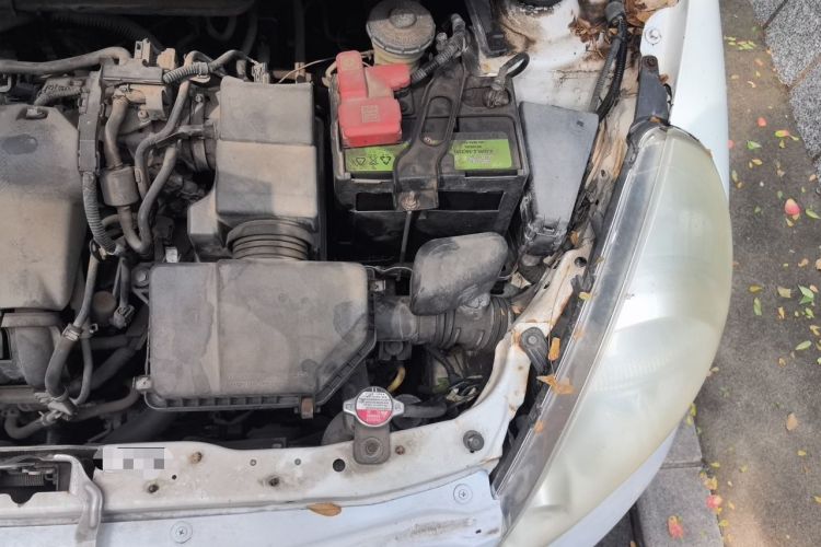 Used Honda Fit 2004 1.5L CVT Engine Bay Left