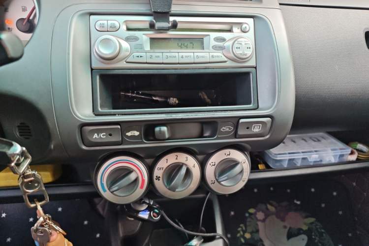 Used Honda Fit 2007 1.5L CVT Comfort Edition Audio And AC Panel