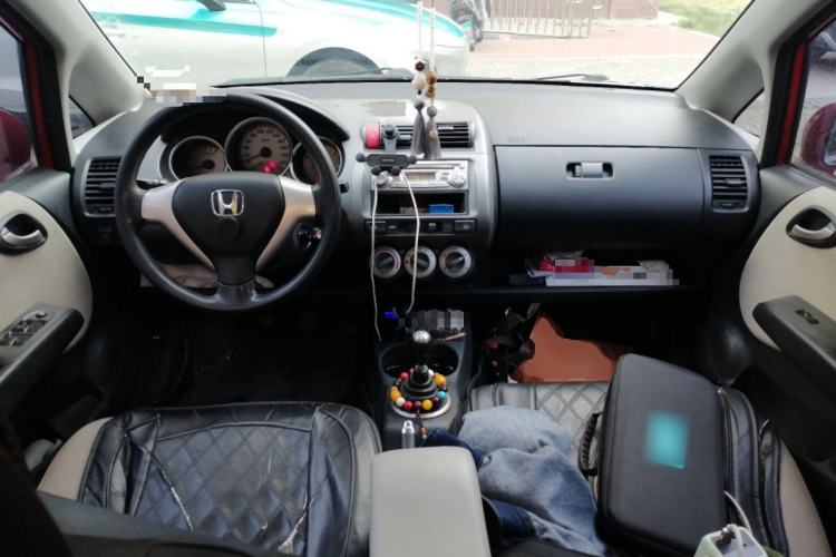 Used Honda Fit 2007 1.3L manual standard version Center Console