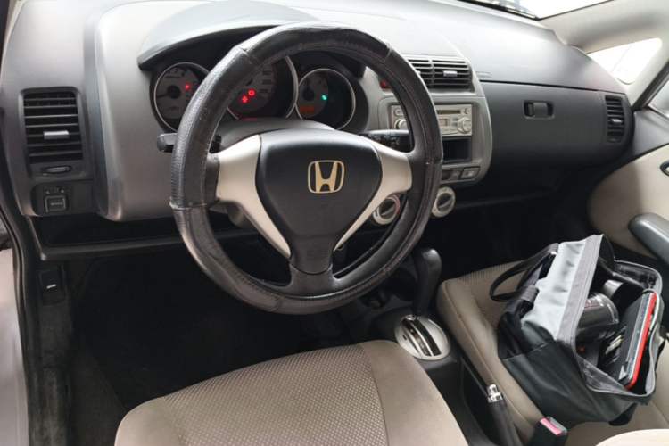 Used Honda Fit 2007 1.3L CVT Comfort Edition Center Console