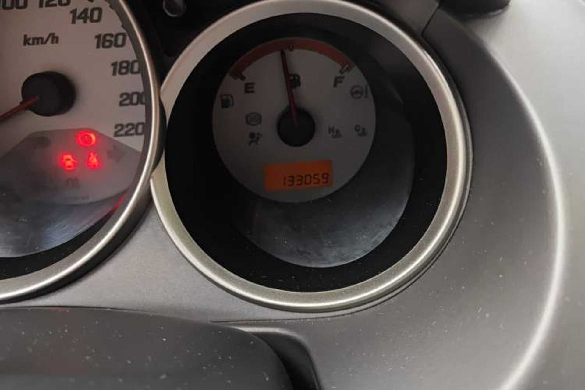 Used Honda Fit 2007 1.5L CVT Comfort Edition Odometer Close Up