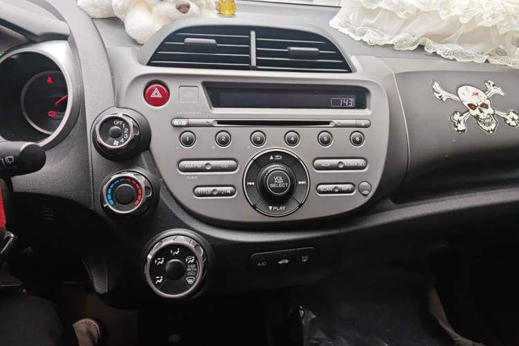 Used Honda Fit 2008 1.5L manual luxury version Audio And AC Panel