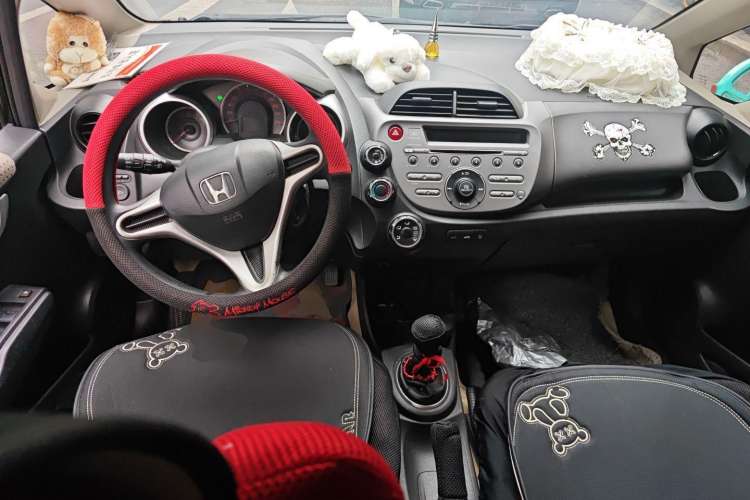Used Honda Fit 2008 1.5L manual luxury version Center Console