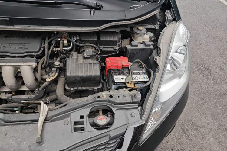 Used Honda Fit 2008 1.5L manual luxury version Engine Bay Left