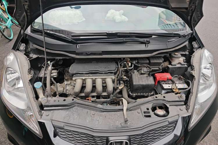 Used Honda Fit 2008 1.5L manual luxury version Engine Bay