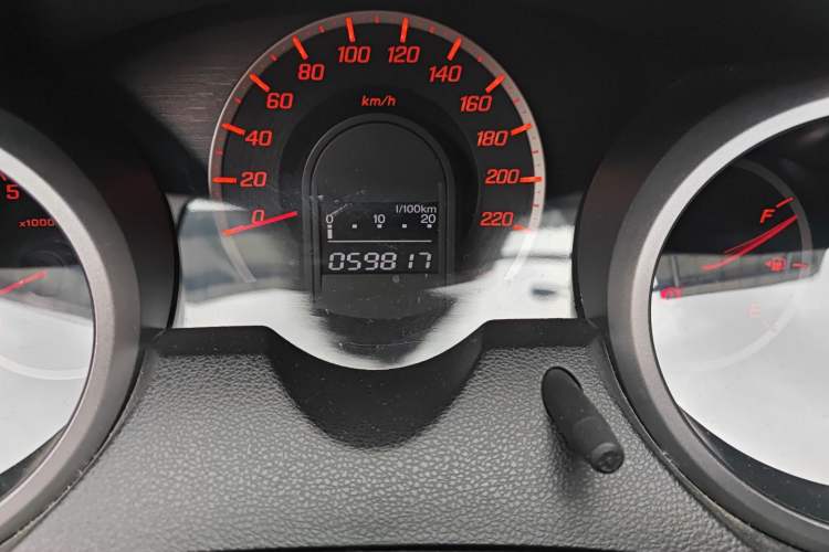 Used Honda Fit 2008 1.5L manual luxury version Odometer Close Up