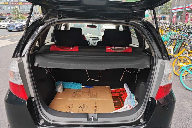 Used Honda Fit 2008 1.5L manual luxury version Trunk