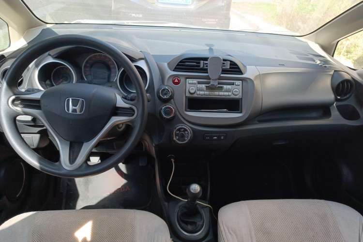 Used Honda Fit 2008 1.3L manual comfort version Center Console
