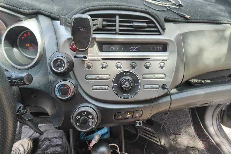 Used Honda Fit 2008 1.5L automatic luxury edition Audio And AC Panel