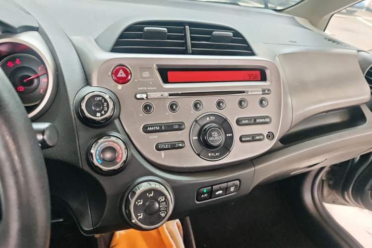 Used Honda Fit 2008 1.3L manual comfort version Audio And AC Panel