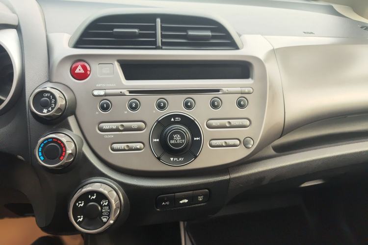 Used Honda Fit 2008 1.5L automatic luxury edition Audio And AC Panel