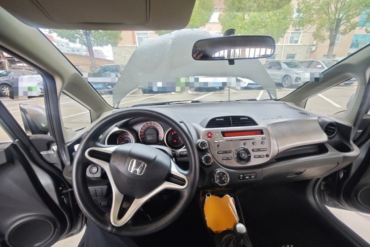 Used Honda Fit 2008 1.3L manual comfort version Center Console