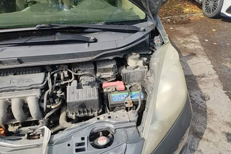 Used Honda Fit 2008 1.5L manual luxury version Engine Bay Left